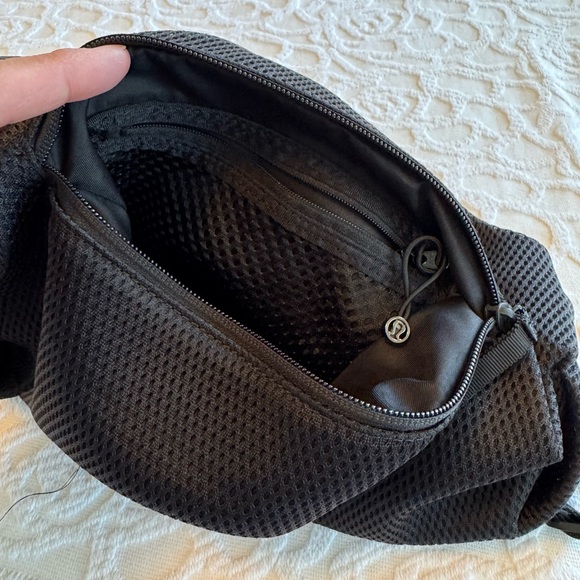 Lululemon Fast Track Convertible Bag Black Mesh - Picture 5 of 13